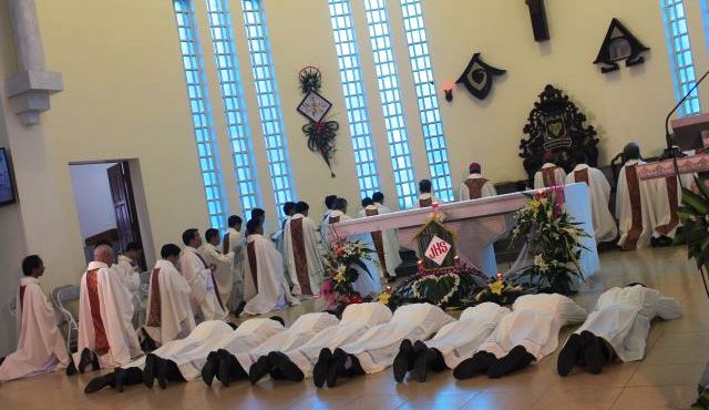 Thánh Lễ Truyền Chức Phó Tế  tại Nhà thờ Chính tòa Giáo phận Hưng Hóa, ngày 25.3.2015.