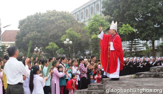 Lễ Lá tại Nhà thờ Chính tòa Giáo phận Hưng Hóa,  ngày 29.3.2015.