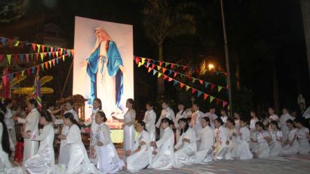 Giáo xứ Lào Cai dâng Hoa cộng đồng