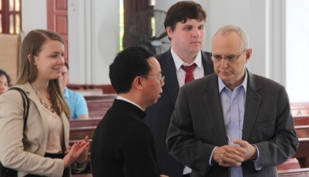 Đoàn đối thoại nhân quyền Hoa Kỳ thăm giáo xứ Lào Cai