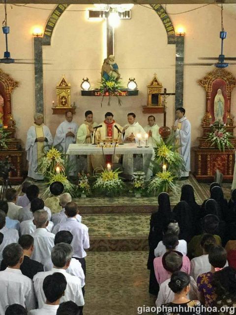 Thánh lễ tạ ơn của Tân Linh mục Dương Quốc Chí tại ngôi thánh đường Chàng Sơn