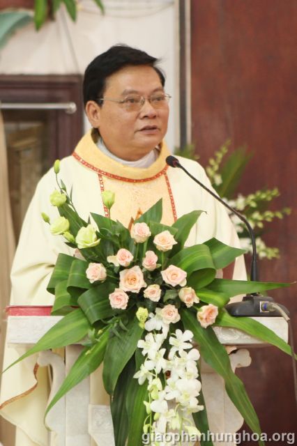 Cha Gioan Đặng Văn Nghĩa - Trưởng hạt giảng lễ