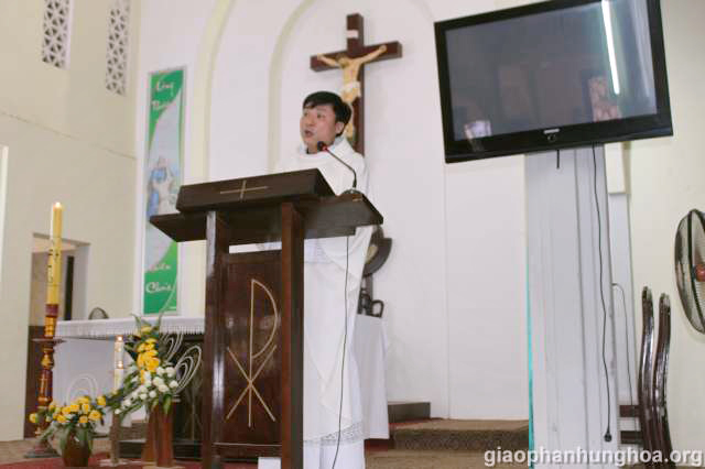 Cha Giuse Nguyễn Ngọc Ngoạn giảng lễ