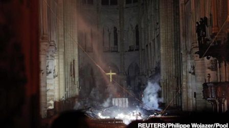 Paris có gì lạ không em?