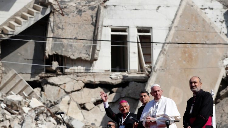 ĐTC thăm di tích đổ nát của Mosul