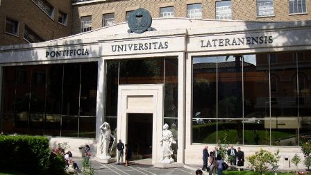 Đại học Giáo hoàng Laterano ở Roma