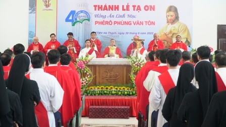 Thánh lễ tạ ơn 40 năm hồng ân linh mục của cha Phêrô Phùng Văn Tôn