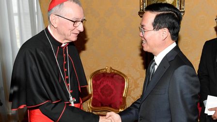 Đức Hồng y Quốc vụ khanh Tòa Thánh Pietro Parolin và Chủ tịch nước Việt Nam Võ Văn Thưởng (ANSA)