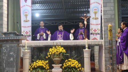 Thánh lễ cầu nguyện cho các tín hữu đã qua đời tại giáo xứ Hoàng Xá - Trại Sơn