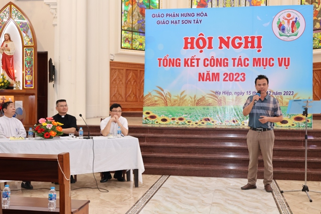 Đại diện Ban chấp hành Mục vụ giáo dân giáo hạt Sơn Tây hoá VIII (nhiệm kỳ 2023-2027) phát biểu cảm ơn sự tin tưởng quý cha