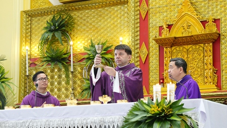 Dấu ấn ngày thứ hai Đức Tổng Giám mục Marek Zalewski thăm mục vụ Giáo phận Hưng Hoá