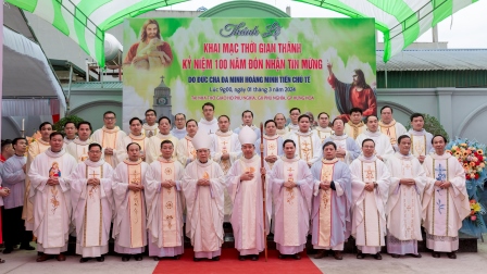 Giáo xứ Phú Nghĩa Thạch Thất: Thánh lễ khai mạc Thời Gian Thánh kỷ niệm 100 năm đón nhận Tin Mừng