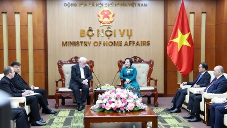Bộ trưởng Phạm Thị Thanh Trà tiếp Bộ trưởng Ngoại giao Toà thánh Vatican thăm Việt Nam