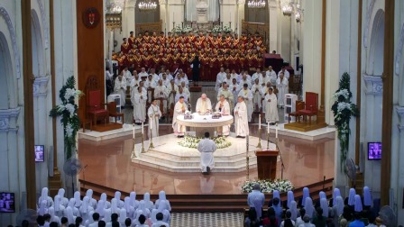 Ngoại trưởng Tòa Thánh Paul Richard Gallagher chủ sự Thánh lễ tại nhà thờ Chính Tòa Đức Bà Sài Gòn