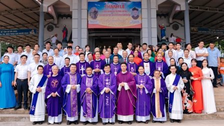 Giáo xứ Tạ Xá: Thánh lễ kỷ niệm 100 năm ngày thụ phong Linh mục và 56 năm ngày giỗ Cha cố Phêrô Nguyễn Hữu Năng