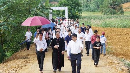 Thánh lễ tạ ơn và làm phép ngôi nhà nguyện giáo điểm Đồng Sắn - giáo xứ Yên Phú