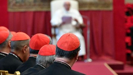 ĐTC Phanxicô ngỏ lời với các Hồng y (Vatican Media)