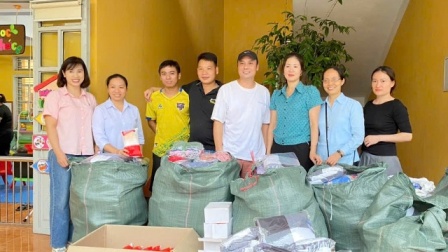 Caritas Hưng Hóa: Trao dụng cụ học tập cho học sinh tiểu học bị ảnh hưởng bởi cơn bão số 3 tại Nghĩa Lộ và Yên Bái