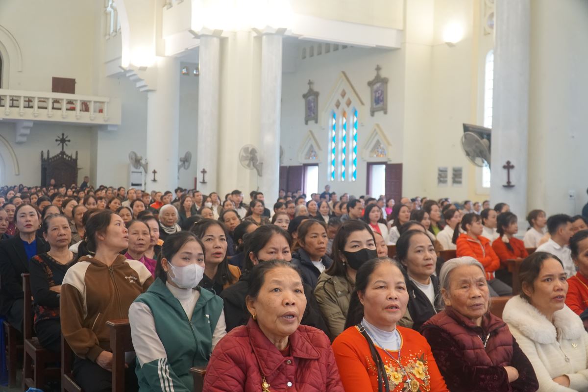 Cộng đoàn tham dự Thánh lễ