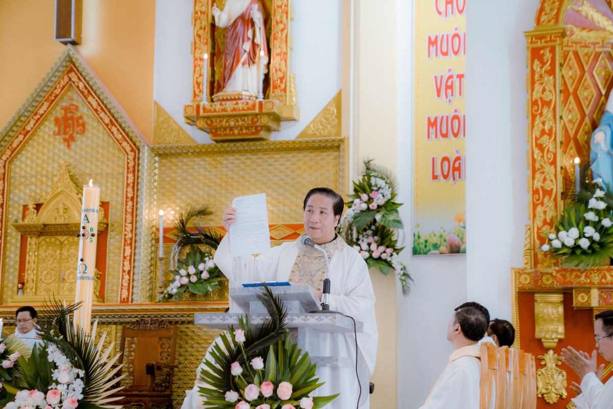 Cha Micae Nguyễn Tiến Quang công bố Văn thư bổ nhiệm