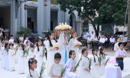 Giáo họ Cát Ngòi hân hoan khai mạc Tháng Hoa và Mừng lễ Quan thầy Hội Gia Trưởng