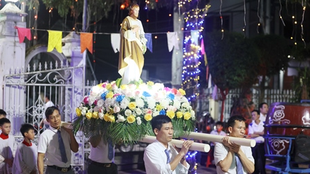 Hội Giuse Giáo xứ Cần Kiệm mừng lễ Quan thầy và Khai mạc Tháng Hoa