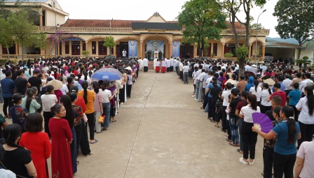 Giáo Xứ Thanh Lâm, Giáo Xứ Thượng Lộc, Giáo xứ Thạch Khoán, Giáo Xứ Xuân Dương Hành Hương Năm Thánh Tại Nhà Thờ Giáo Xứ Hoàng Xá