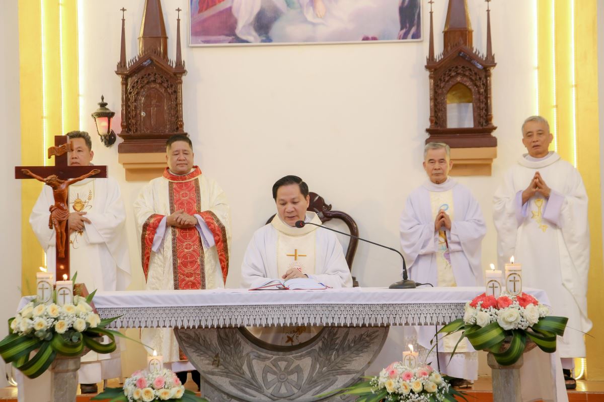 Cha Giuse Nguyễn Viết Hiệp - Quản hạt Hà - Tuyên - Hùng chủ tế