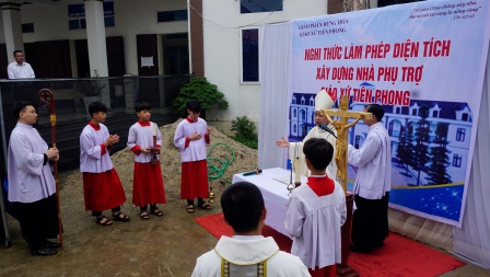 Giáo Xứ Tiên Phong Tổ Chức Thánh Lễ Tạ Ơn Làm Phép Đất Xây Dựng Nhà Học Giáo Lý