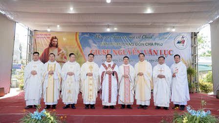 Giáo xứ Mộc Châu hân hoan chào đón Cha phó Giuse Nguyễn Văn Lục