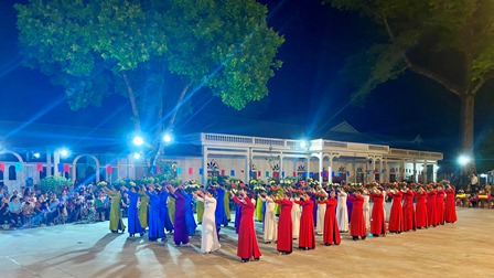 Giáo Xứ Thủy Trạm: Tưng Bừng Rước Kiệu Và Dâng Hoa Kính Đức Mẹ