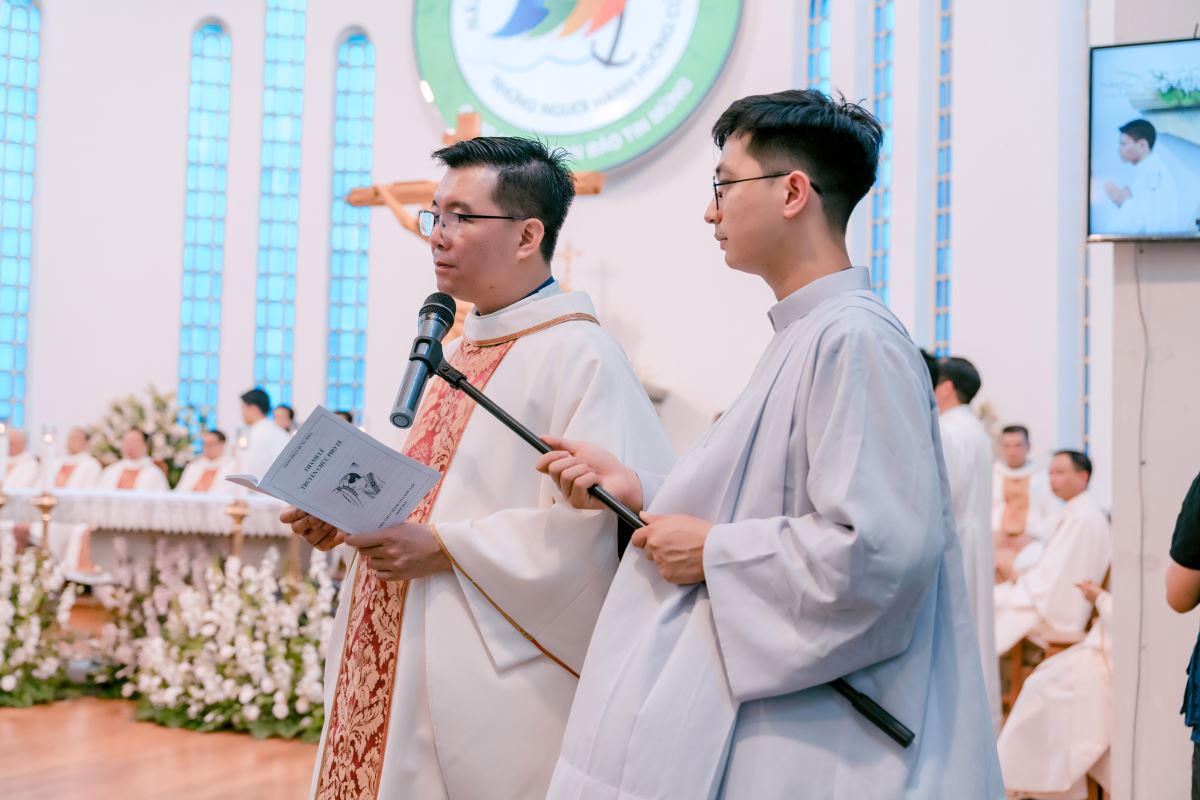 Cha Giuse Nguyễn Ngọc Bích giới thiệu 18 tiến chức