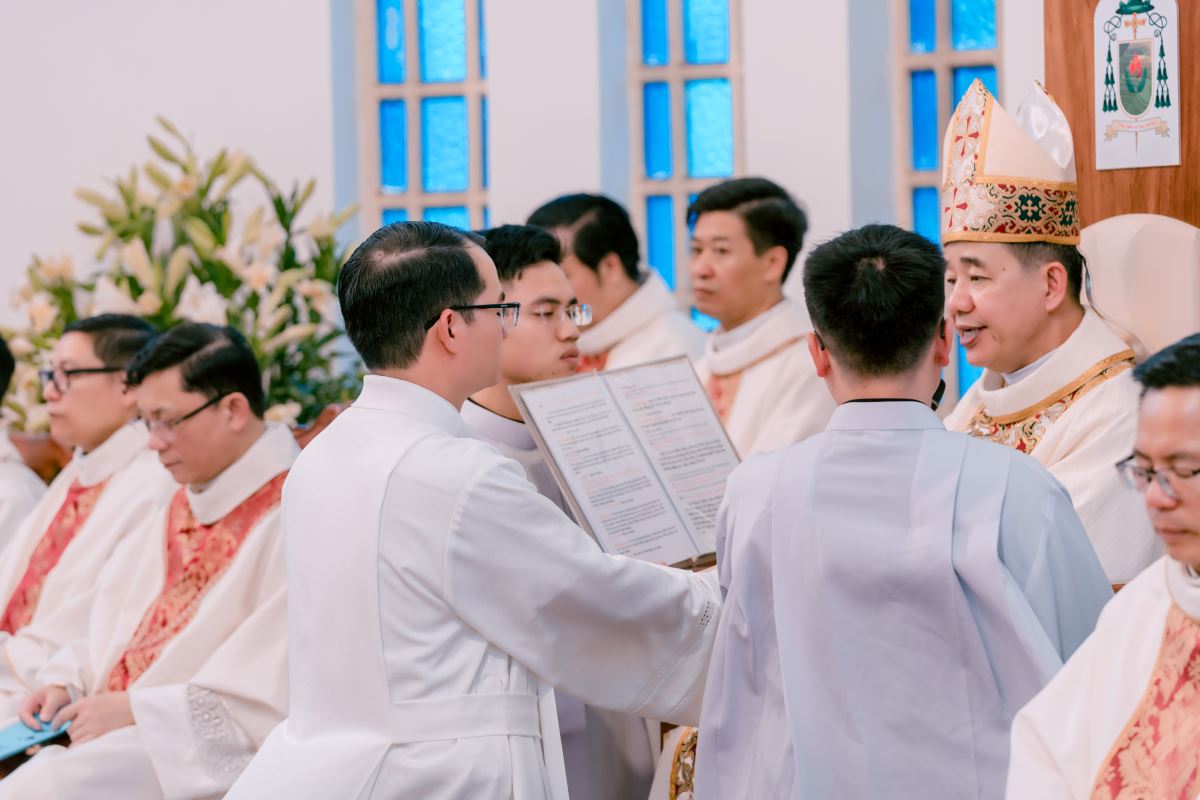 Thề hứa vâng phục