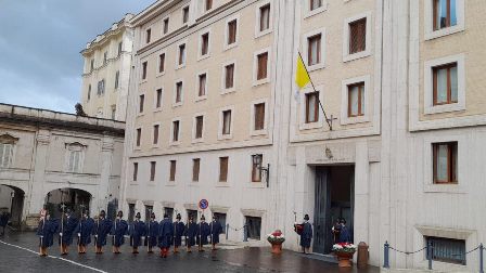 Chuẩn bị cho Mật nghị: nơi cư trú của các Hồng y cử tri; vấn đề an ninh; thông tin