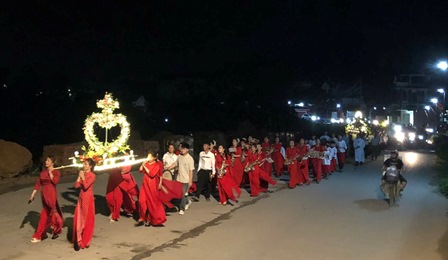 Giáo Họ Trung Hà: Rước Kiệu Đức Mẹ – Khai Mạc Tháng Hoa Trong Tình Yêu, Hiệp Nhất Và Tinh Thần Truyền Giáo