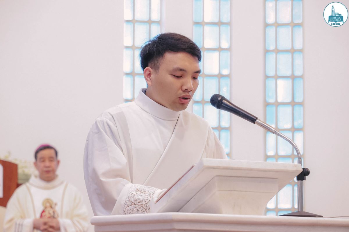 Thầy Phó tế Vinhsơn Bùi Mạnh Cừ công bố Tin mừng