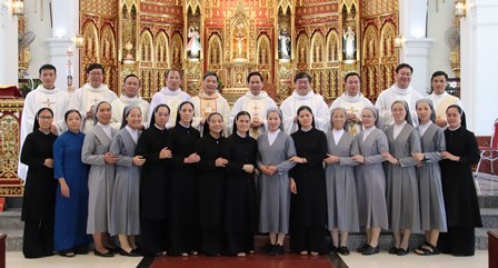 Gia Đình Liên Tu Sĩ Giáo Hạt Hà – Tuyên – Hùng: Gặp Mặt Và Hành Hương Năm Thánh 2025