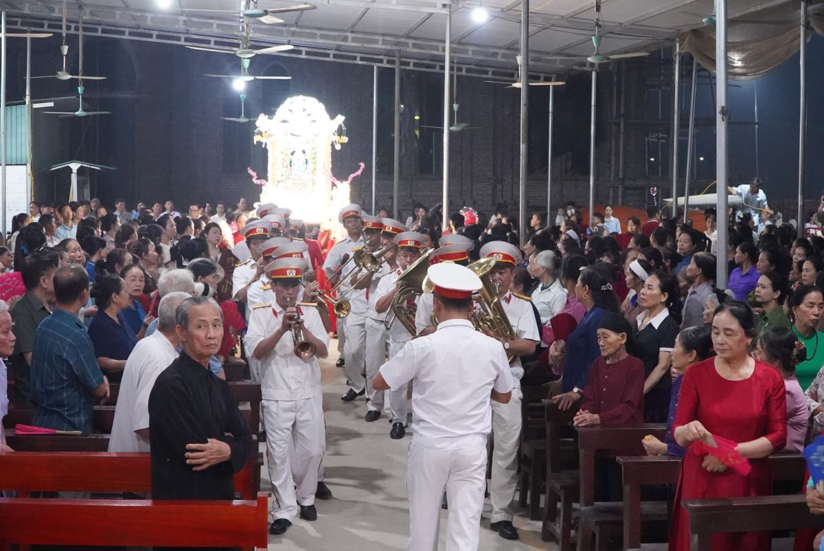 Đoàn rước về tới nhà thờ