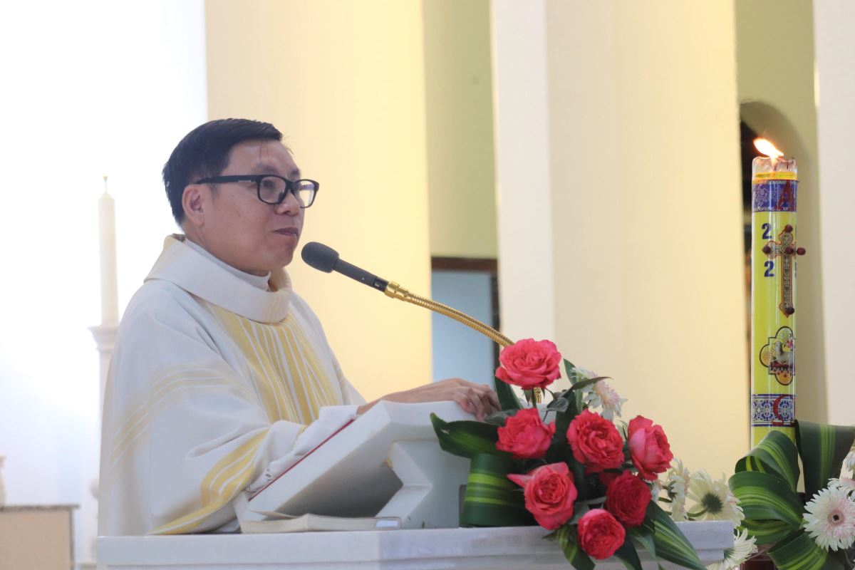 Cha Antôn Giảng lễ