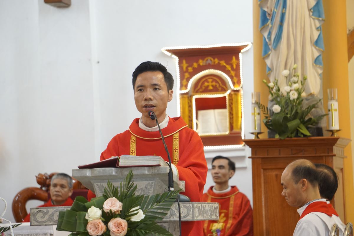 Cha Phêrô Đỗ Văn Bình giảng lễ