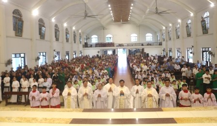 Các Đội Hoa Của Giáo Hạt Tây Nam Phú Thọ Hành Hương Năm Thánh Tại Nhà Thờ Hoàng Xá