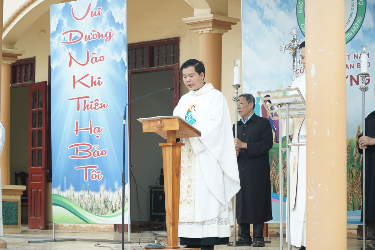 Cha Phêrô Nguyễn Công Lục chủ sự nghi thức hành hương