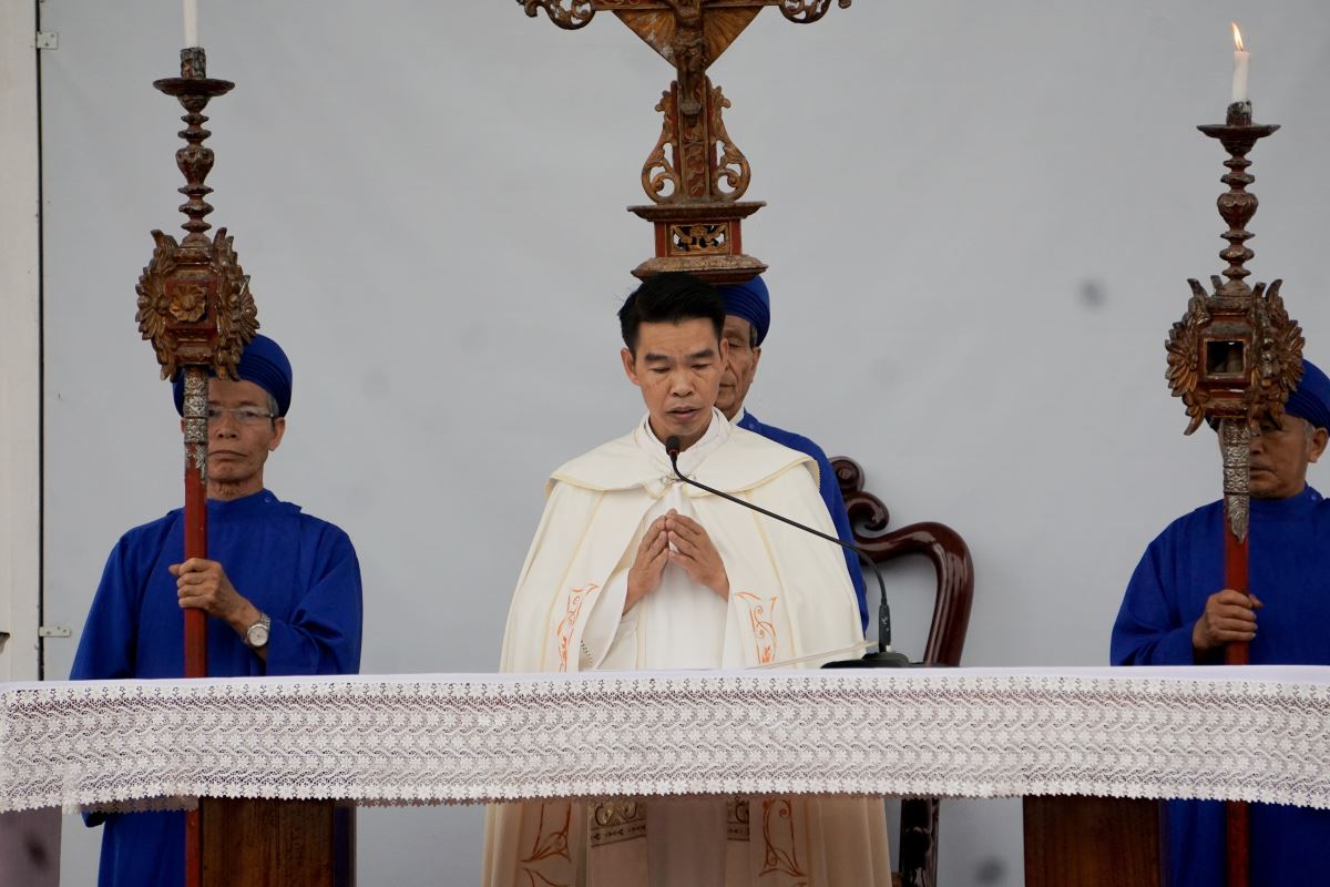Cha Tôma Aquinô Trần Văn Miền chủ sự nghi thức hành hương