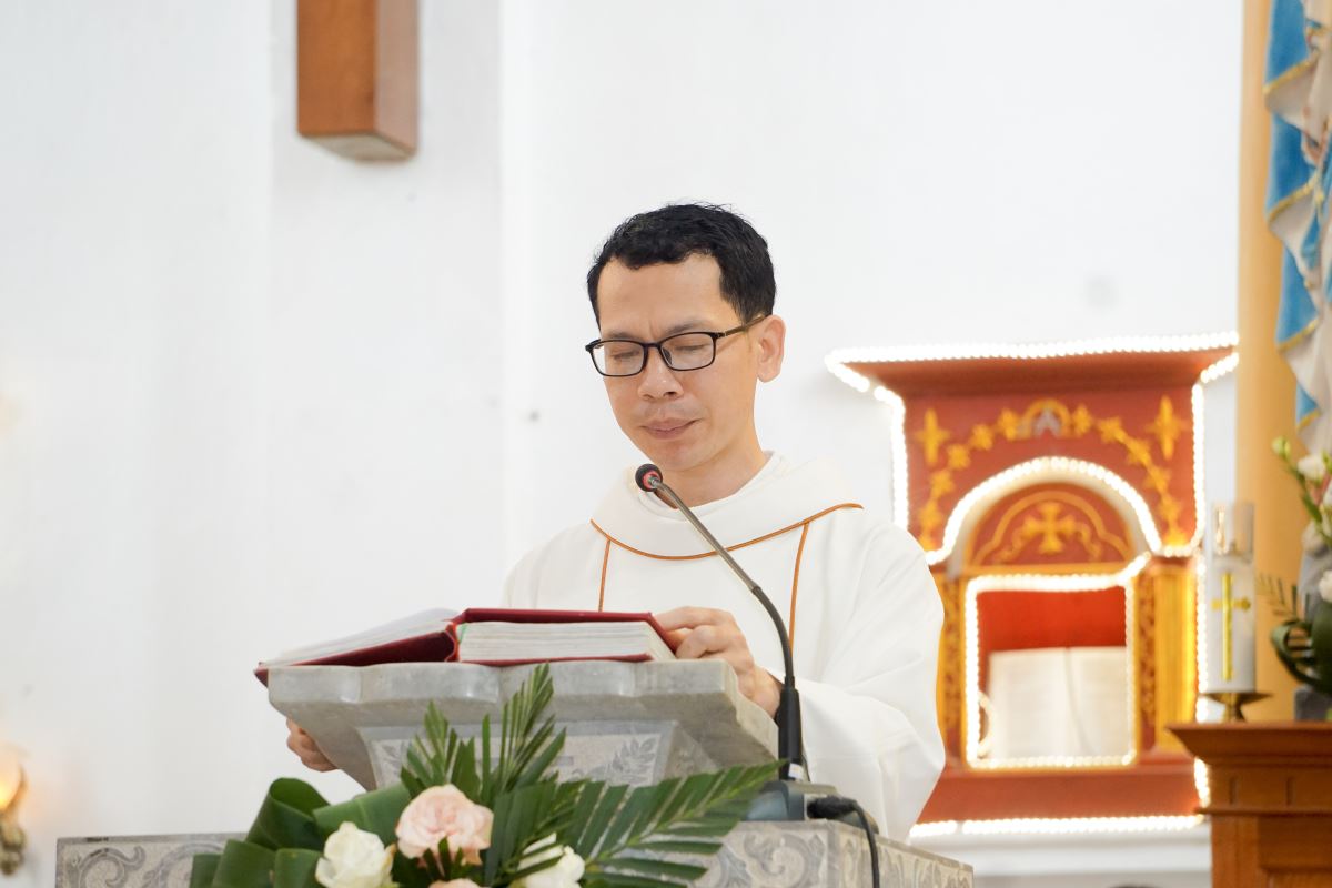 Cha Giuse Nguyễn Thế Tài giảng lễ
