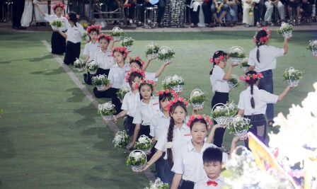 Giáo Xứ Yên Tập: Phiên Thứ Hai Rước Kiệu Và Dâng Hoa Kính Đức Mẹ Tại Giáo Xóm Quang Trung