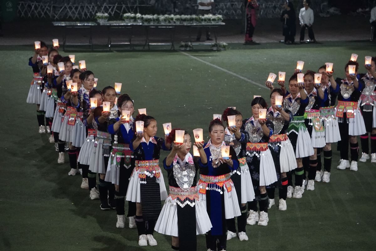 cộng đoàn Nacôsa dâng hoa kính Đức Mẹ