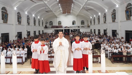 Giáo Xứ Hoàng Xá Rước Kiệu Hoa Kính Đức Mẹ Maria