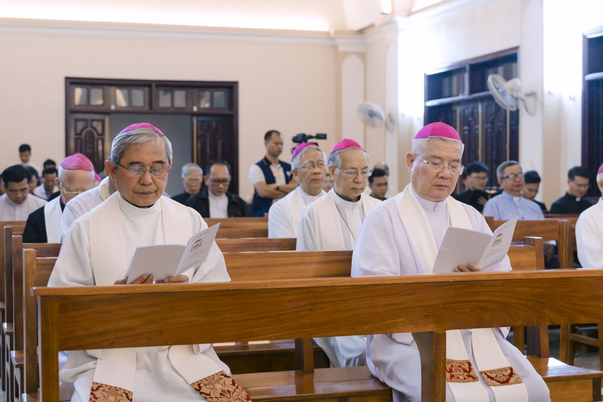 Cộng đoàn cùng cử hành giờ Kinh Chiều