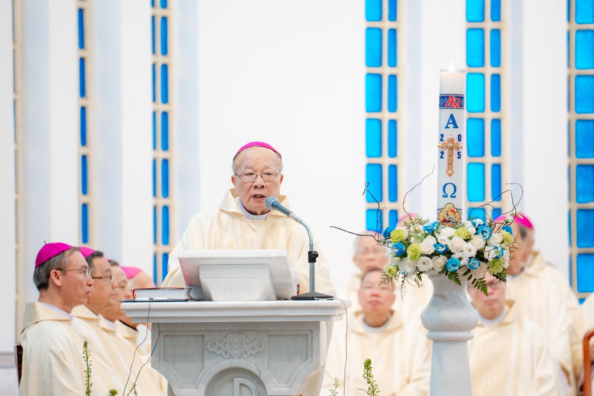 Đức cha Antôn Vũ Huy Chương giảng lễ