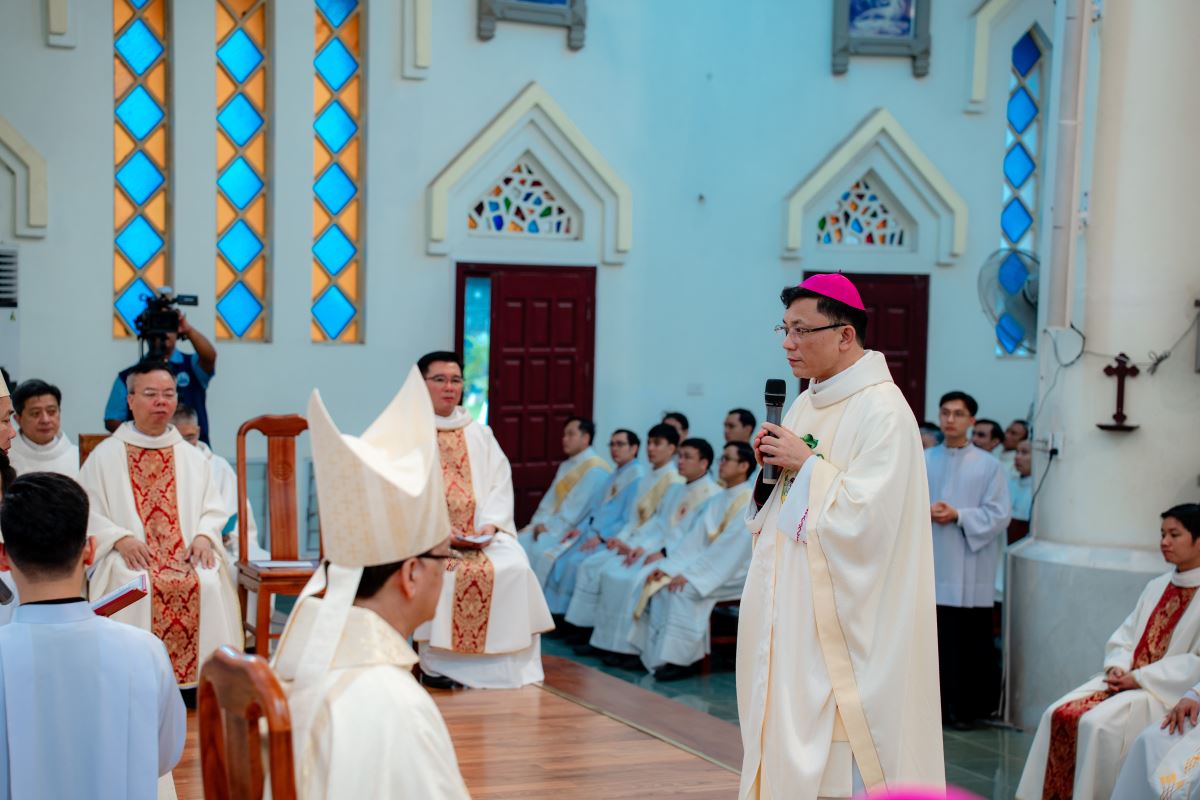 Tiến chức trả lời thẩm của Đức cha chủ phong 